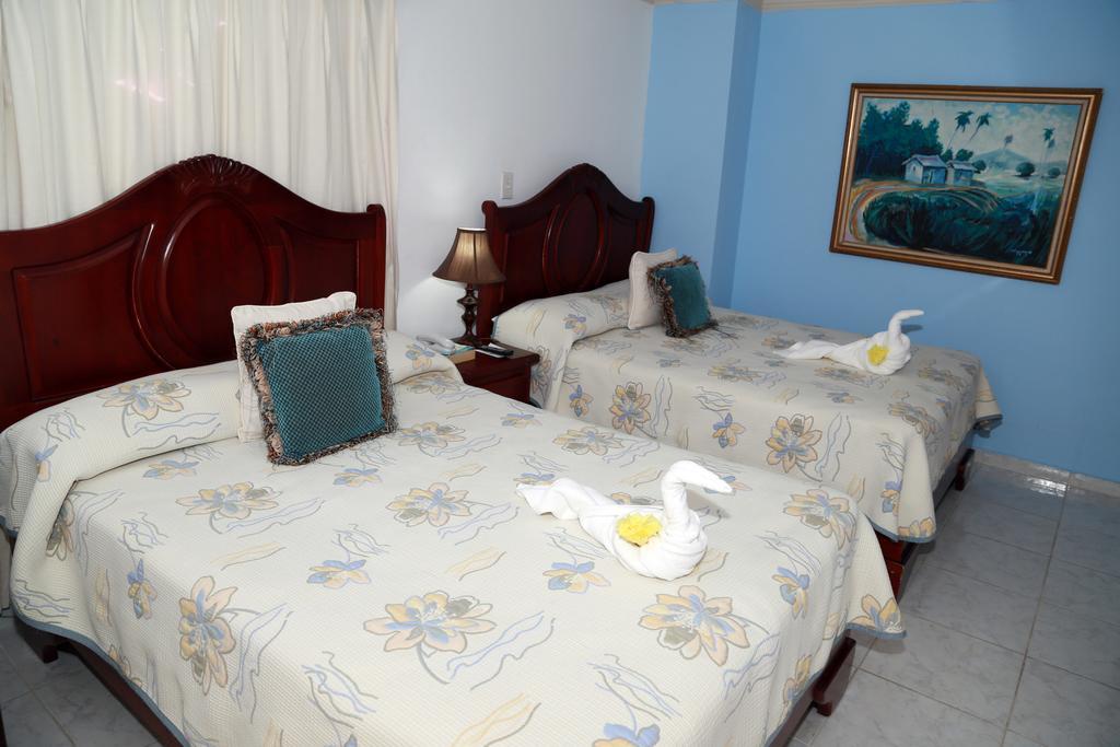 Hotel Los Jardines Santiago De Los Caballeros Luaran gambar