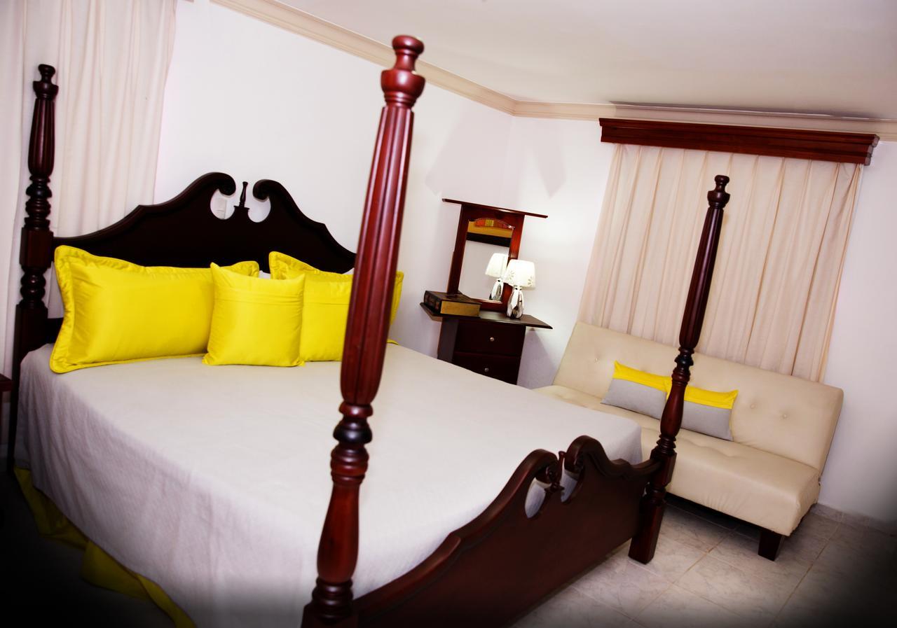 Hotel Los Jardines Santiago De Los Caballeros Luaran gambar