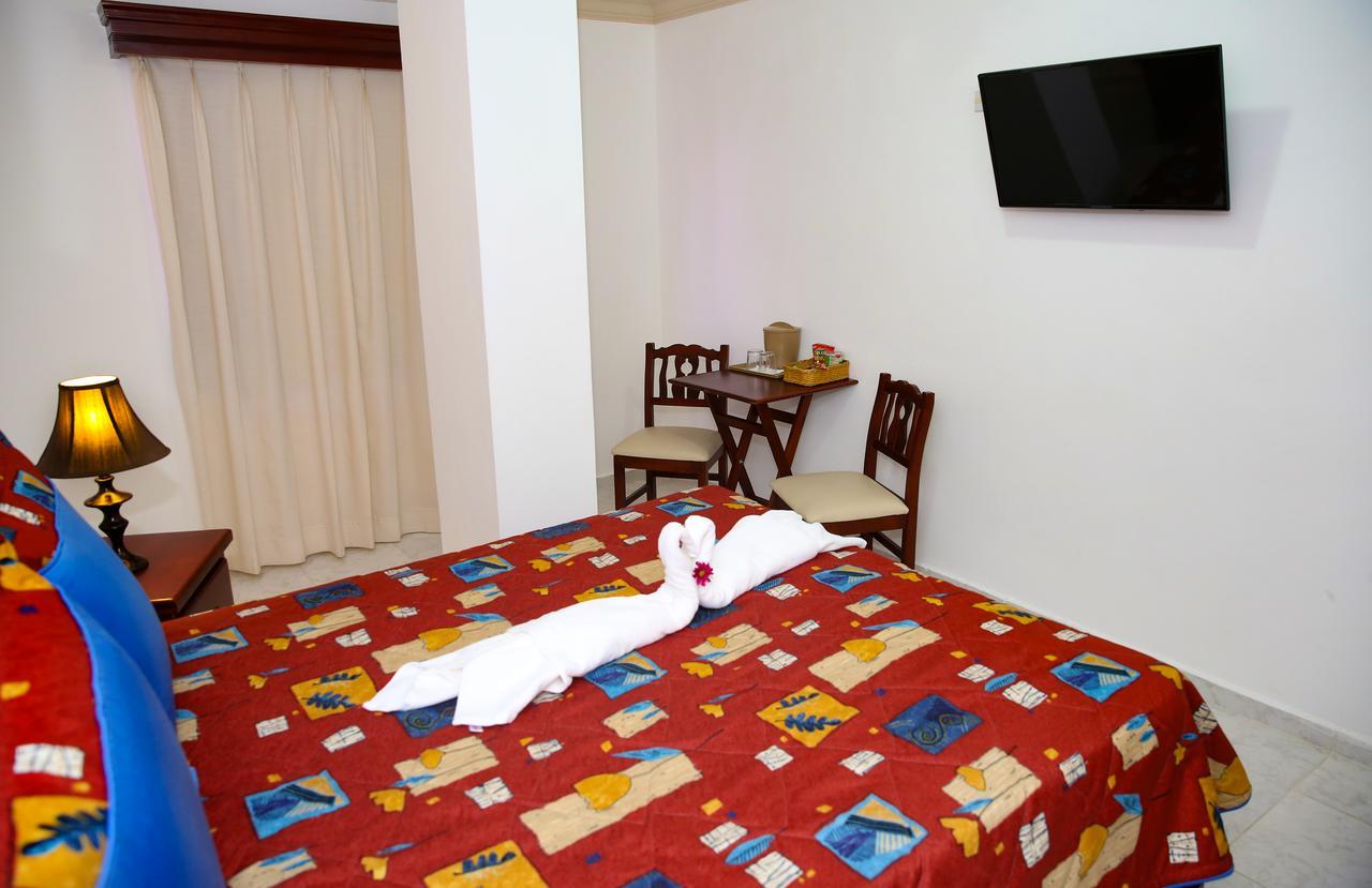 Hotel Los Jardines Santiago De Los Caballeros Luaran gambar